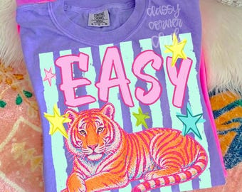 Diseño de sublimación PNG de tigre fácil: rayas retro, arte animal femenino (descarga DTF)