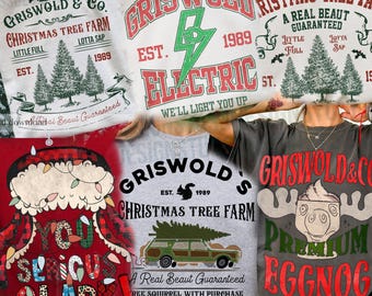 Puede incluir: Una colección de seis camisetas con varios estampados gráficos de temática navideña, incluyendo diseños de Griswold & Co. Christmas Tree Farm, Griswold Electric y Premium Eggnog con textos festivos y pinos.