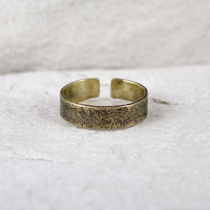 Stone - unisex brass ring, different sizes, adjustable gold colored ring for man and woman, minimalist jewelry, irregular ring
