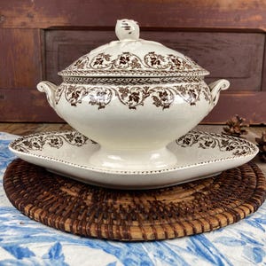 Antique &quot;Brienne&quot; Gravy Boat in Iron Earth from Choisy Le Roi | Brown Floral Pattern – Vintage French Ceramic