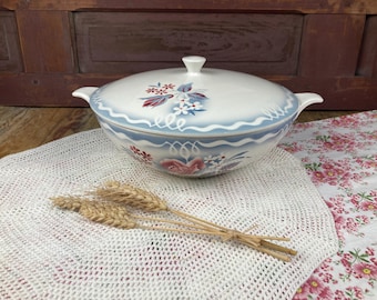Vintage "Olga" terrin från Digoin Sarreguemines, tillverkad av järnsten, 1950-talet, med röda och vita blommotiv