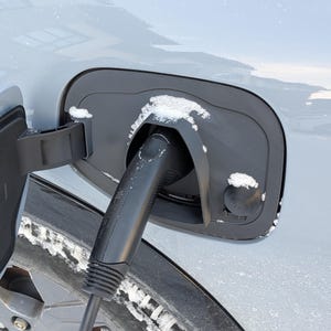 Protector contra la intemperie para el puerto de carga de vehículos eléctricos: protección contra la lluvia y la nieve. Compatible con modelos de los años 2021 a 2026.