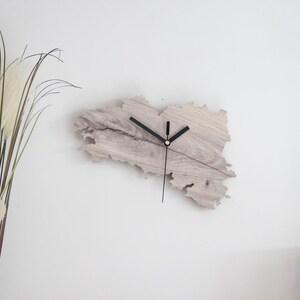 Horloge murale carte de Bretagne-Pays de la loire unique en stratifié-Larg 28 cm-haut 18 cm - Mécanisme silencieux