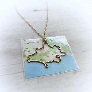 Benutzerdefinierte Geschenk für sie - personalisierte benutzerdefinierte Form Halskette - Landkarte Halskette - Umriss Halskette - Road Trip Halskette - Reisegeschenk - im Ausland