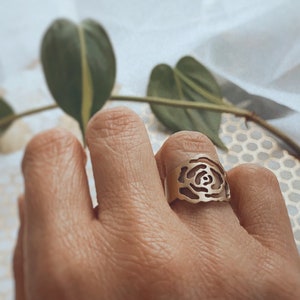 Alexis Rose Inspired Flower Ring Rose Ring Flower Ring in Brass or Sterling Silver Indie Style Ring Boho Ring Stylish Ring Rose image 2