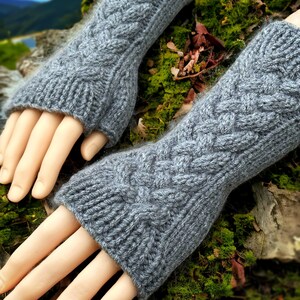 Fingerless mitts, half gloves, wrist warmers