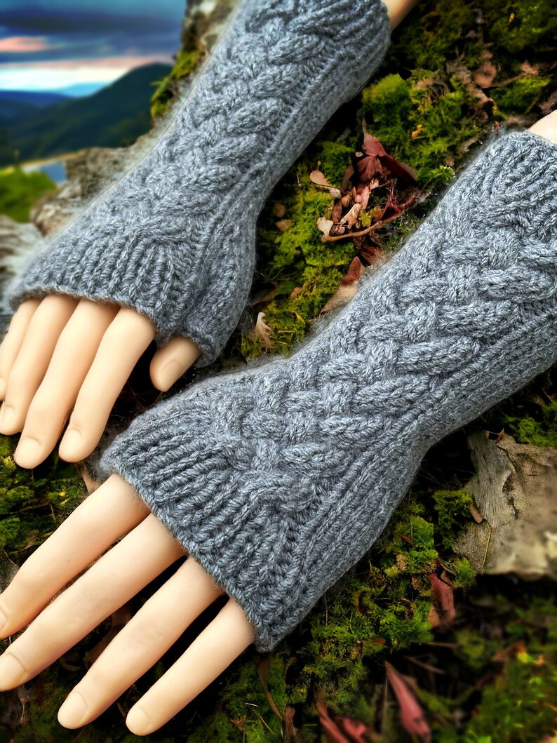 Fingerless mitts, half gloves, wrist warmers