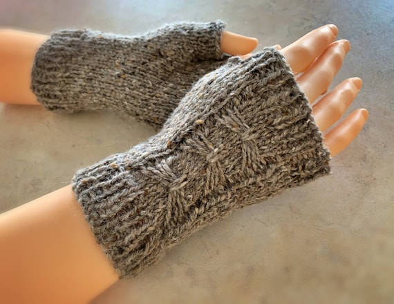 Thicket Fingerless Gloves knitting pattern - Mirella Moments