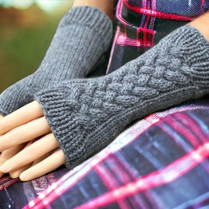 Fingerless mitts, half gloves, wrist warmers