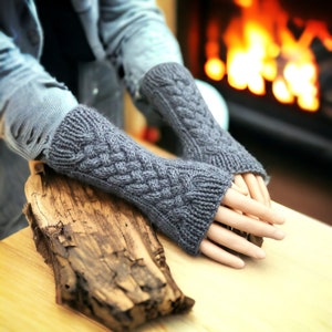 Fingerless mitts, half gloves, wrist warmers