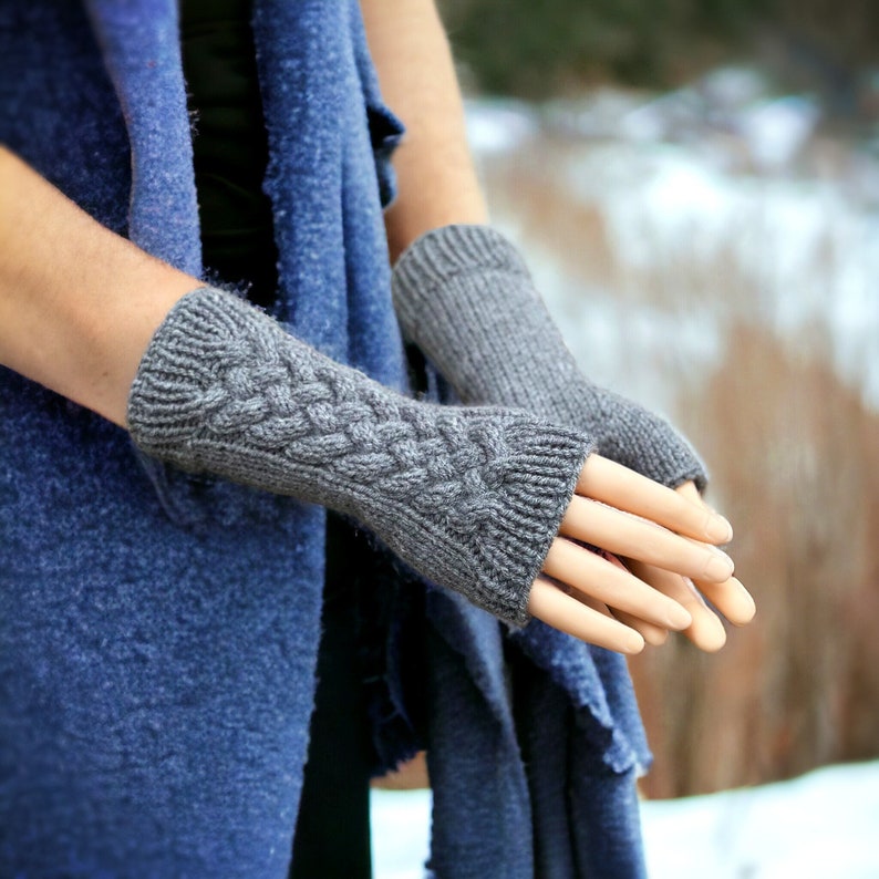 Fingerless mitts, half gloves, wrist warmers