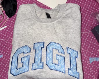 Camisa bordada con apliques de abuela: Camisa personalizada con nombre y lazos laterales opcionales