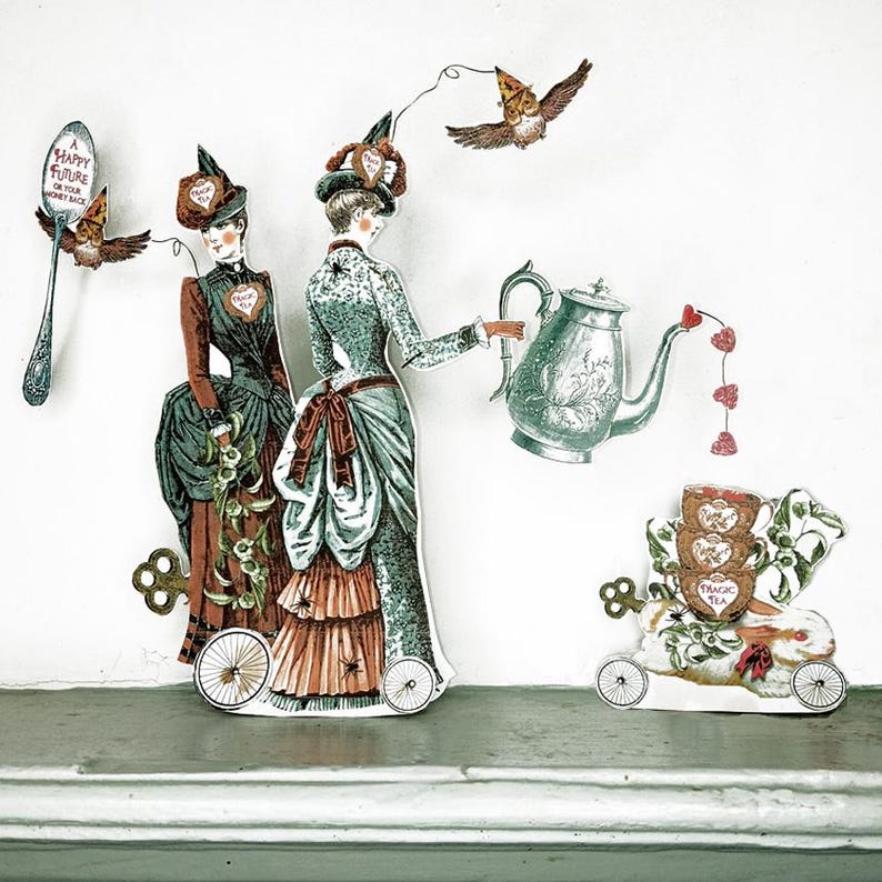 Peut inclure: D&eacute;coration murale fantaisiste repr&eacute;sentant des personnages de l'&eacute;poque victorienne, une th&eacute;i&egrave;re et un lapin, le tout dans une esth&eacute;tique vintage. Les personnages portent des robes d&eacute;taill&eacute;es, et l'&oelig;uvre comprend une cuill&egrave;re avec du texte et un oiseau en vol. La palette de couleurs est douce et discr&egrave;te.