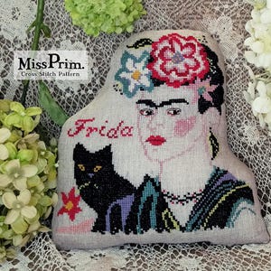 Frida Kahlo Korsstygnsmönster – Feministisk Kudde, Miss Prim (PDF-mönster)