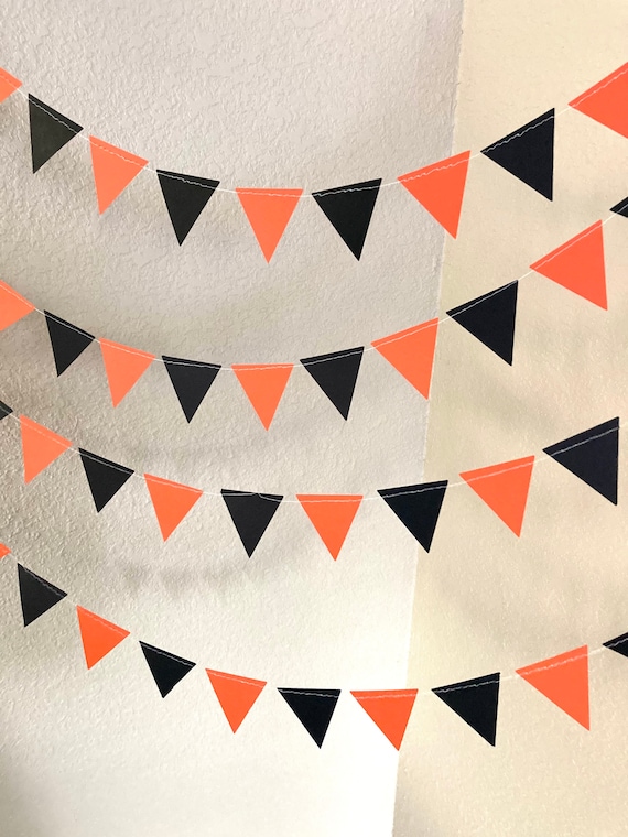 Fun Graduation Party Ideas - DIY Balloon Arch - Living Locurto