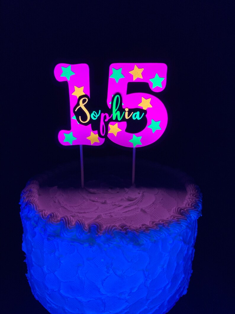 Glow Party Neon Roze Gepersonaliseerde Ster Taart Topper, Fluorescerende Script Naam Taart Decoratie, Leeftijd Verjaardagstaart Versiering, Quinceanara afbeelding 5