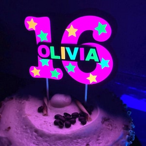 Adorno para pastel Glow Party, decoración personalizada rosa neón para pastel de dulces 16, centro de mesa personalizado con luz negra con nombre y edad, cumpleaños genial para adolescentes