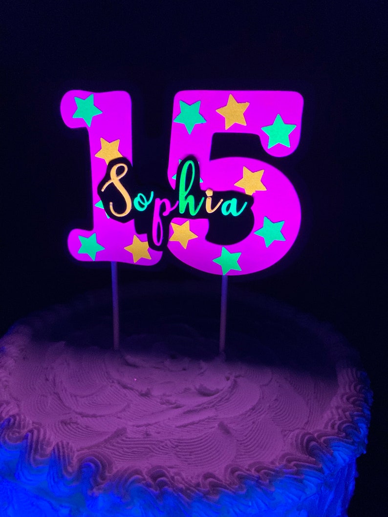 Glow Party Neon Roze Gepersonaliseerde Ster Taart Topper, Fluorescerende Script Naam Taart Decoratie, Leeftijd Verjaardagstaart Versiering, Quinceanara afbeelding 3