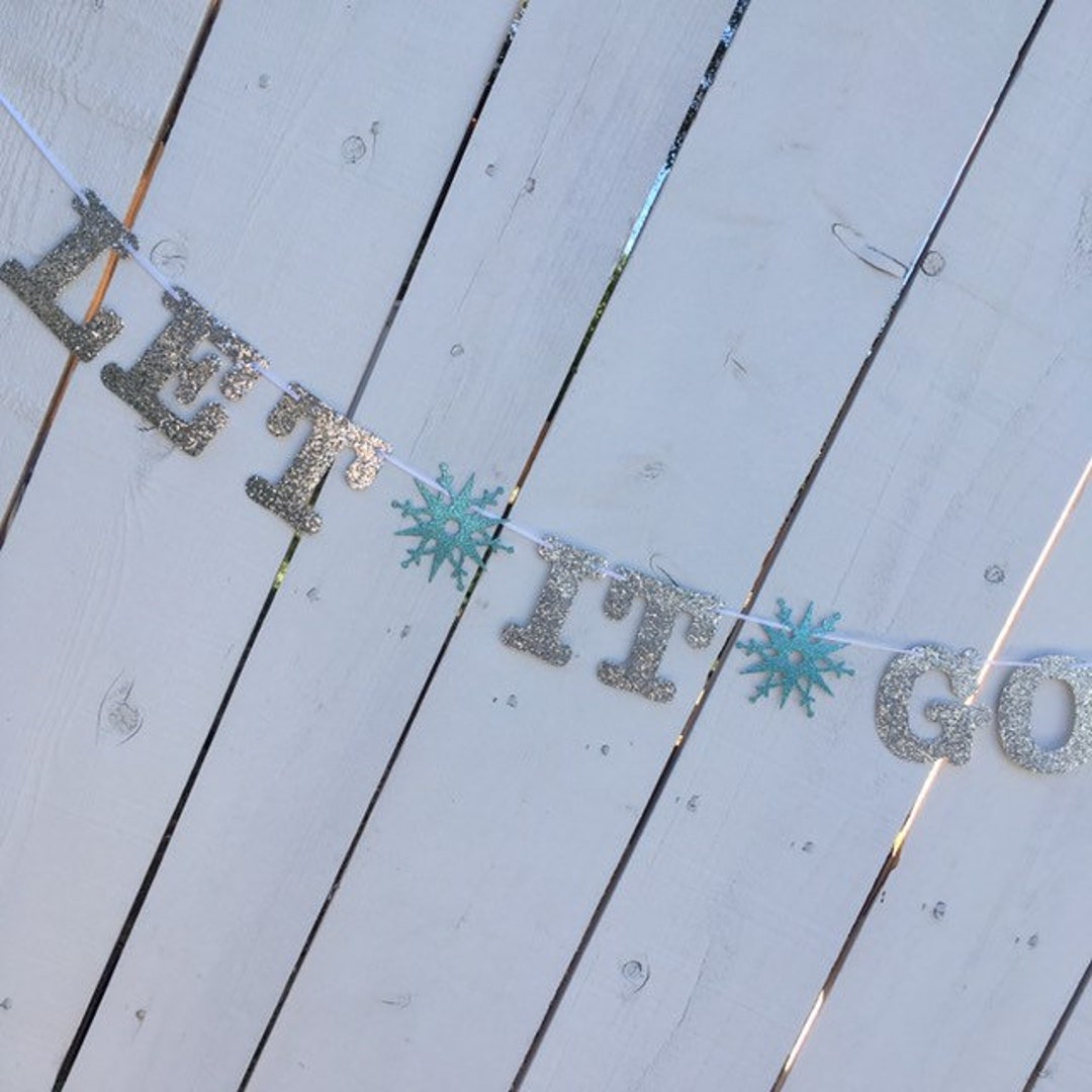 Let It Go-banner, Frozen verjaardagsbanner, meisjesverjaardag,  winterverjaardag, kinderverjaardag, sneeuwvlokdecoratie, zilveren en blauwe  glitterdecor - Etsy België, image size:1080x1080