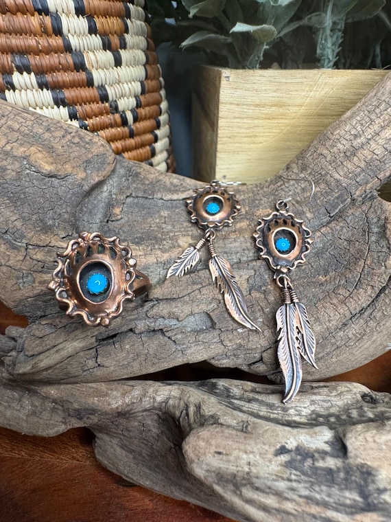 Running Bear Turquoise Bear Claw Ring & Earrings … - image 1