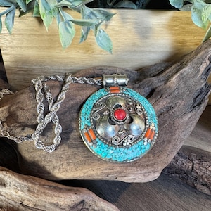Vintage Tibetan silver Turquoise Coral & spiny oyster pendant and chain