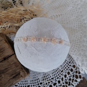 Daisy flower Headband, elegant ivory wreath, Baby girl photo props, Rustic boho hair accessories, minimalist newborn photo shoot, camomille
