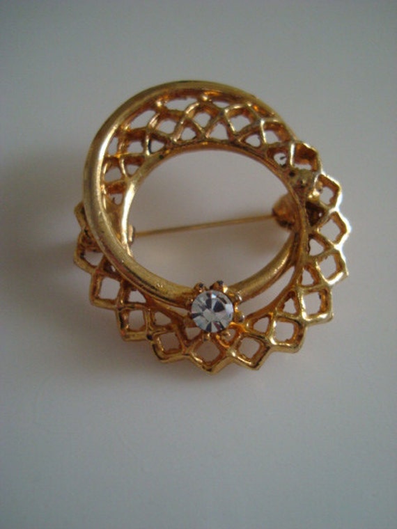 Vintage Gold Double Circle Cutout Brooch with Whi… - image 6