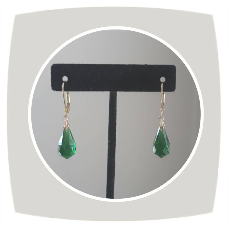 Simple and Small Vintage Mid Century Tear Drop Charms Handcrafted in a Swinging Earring Set Elegant Emerald /& Glorious Gold