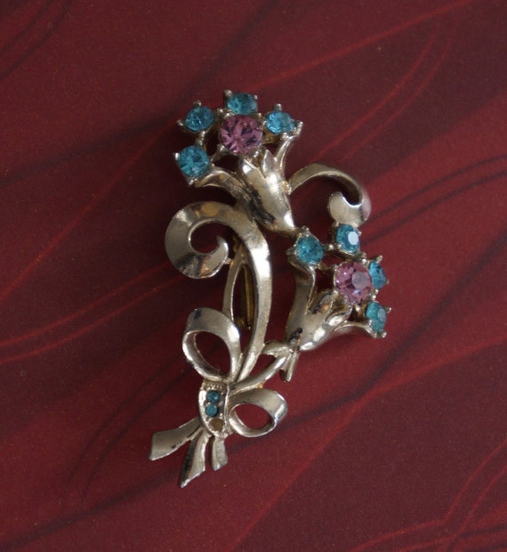 Vintage 1950's Flower Bouquet Brooch in Awesome A… - image 6