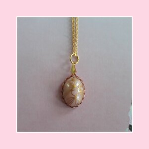 Pretty in Pink Hollywood Regency Glamor! Pink and Gold Drizzle Drop on Gold Plate Charm Necklace