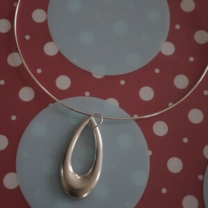 Red Hot Mod 1980's Does Swingin 1960's Large Lightweight Silver Teardrop Cutout Medallion Necklace image 3