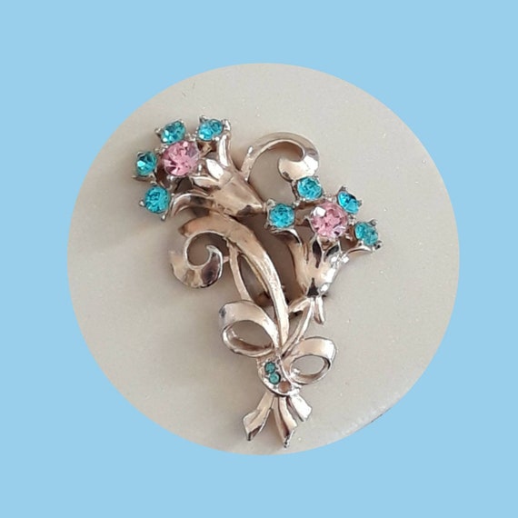 Vintage 1950's Flower Bouquet Brooch in Awesome A… - image 2