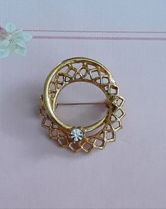 Vintage Gold Double Circle Cutout Brooch with Whi… - image 1