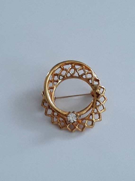 Vintage Gold Double Circle Cutout Brooch with Whi… - image 4