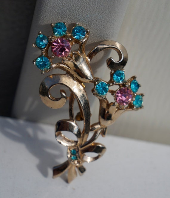 Vintage 1950's Flower Bouquet Brooch in Awesome A… - image 3