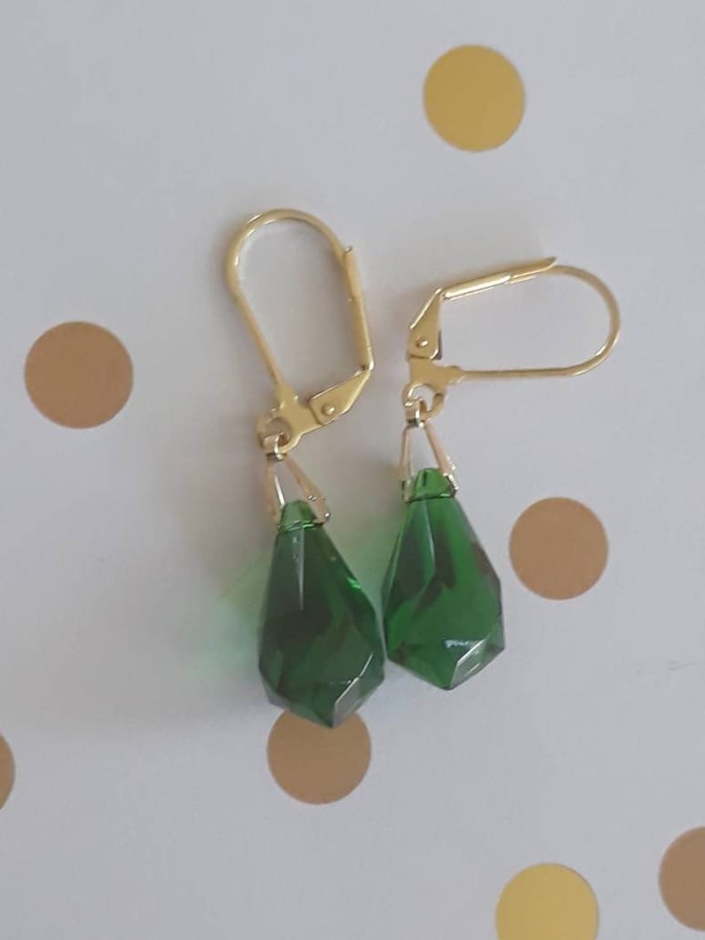 Simple and Small Vintage Mid Century Tear Drop Charms Handcrafted in a Swinging Earring Set Elegant Emerald /& Glorious Gold