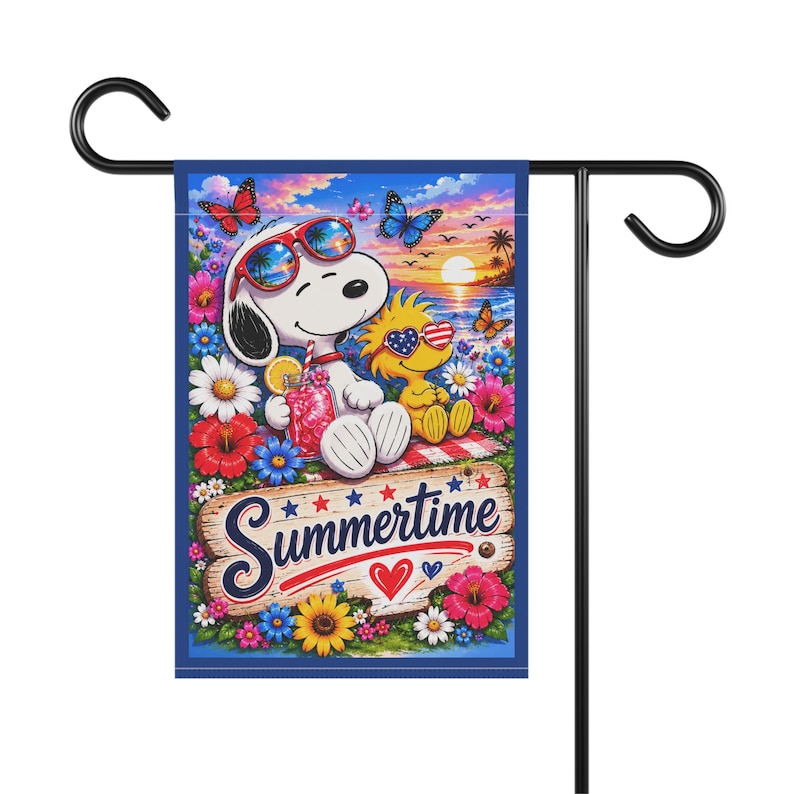 Bandera/pancarta de jardín veraniega de Snoopy y Woodstock, atardecer floral en la playa. imagen 2