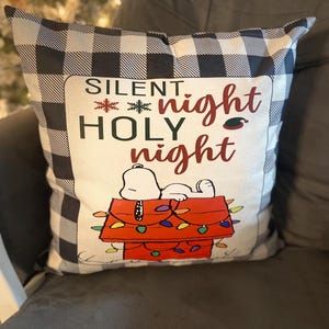 Stille und heilige Nacht Snoopy Kissen