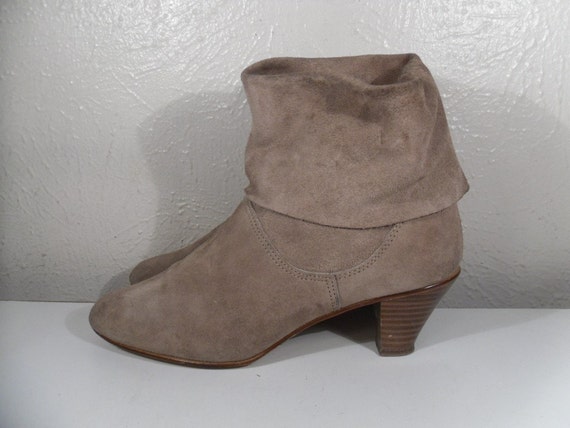 Items similar to Sz 9M Light Brown Women Vintage Suede Leather Slouch ...