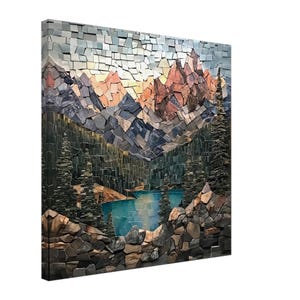 Peut inclure: Une œuvre d'art en mosaïque représentant une chaîne de montagnes avec un lac au premier plan. Les montagnes sont faites de différentes nuances de brun, de gris et de bleu, tandis que le lac est d'un bleu vibrant. L'œuvre est encadrée par une bordure d'arbres verts.