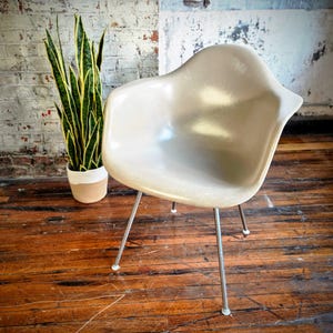 Herman Miller, Eames DAX Greige H-Base c.1960-1970