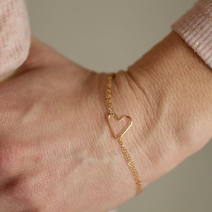 Delicate Gold Bracelet, Tiny Gold Heart Bracelet, Sideways Heart Bracelet, Delicate Gold Bracelet, Dainty Heart Bracelet, B05