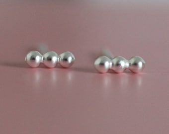 Boucles d'oreilles Tiny Bar Stud, Sterling Silver Posts, Dainty Gold Dots, Small Bar Boucles d'oreilles E28