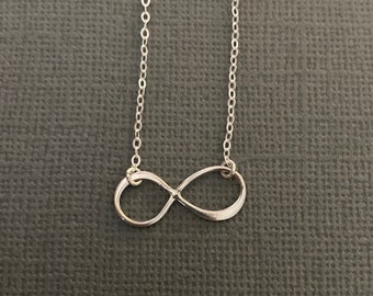 eeuwigheid ketting, oneindige ketting, voor altijd ketting, liefde ketting, sterling zilver, gehamerde oneindigheid, sierlijke ketting, N403