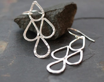Boucles d'oreilles martelées, Boucles d'oreilles lustre, Argent sterling, Boucles d'oreilles en forme de larme, Cadeau unique, Cadeau pour elle, Boucles d'oreilles légères, Pendentif, E20