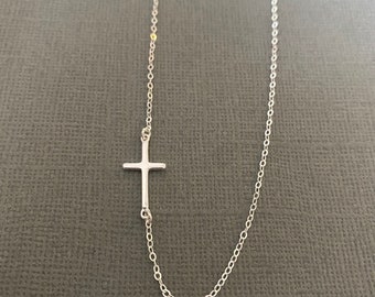 Collar con cruz de lado, collar con cruz de plata, cruz de lado de oro, regalo de primera comunión, regalo para damas de honor