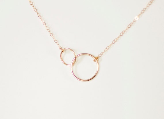 Connected Circle Necklace 2025