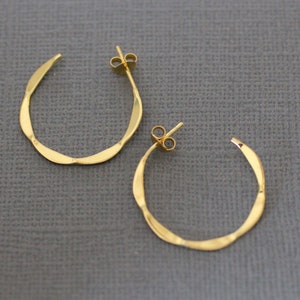 Gold Hoop Earrings, Sterling Silver Hoops, Gold Hammered Hoops, Everyday Earrings, Lightweight Hoops, Circle Hoop Earrings, E07