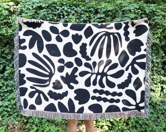 Woven Blanket / Muse Print / Black and Off-White / One Hundred Percent Premium Cotton / Multiple Sizes / Throw Twin Queen