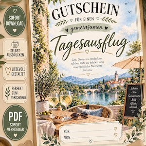 Puede incluir: Un vale de regalo imprimible con una ilustración en acuarela de una terraza junto al lago con copas de vino, aceitunas y vistas a la montaña. El texto dice GUTSCHEIN FÜR EINEN gemeinsamen Tagesausflug, con campos para FÜR y VON, rodeado de iconos decorativos.